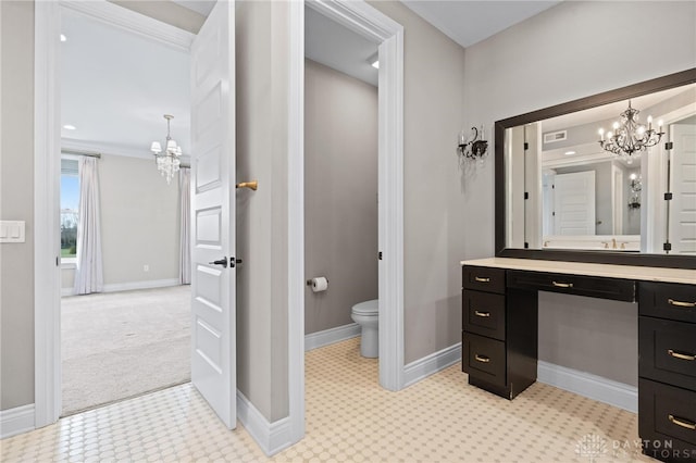 bathroom featuring toilet, an inviting chandelier, crown molding, and vanity