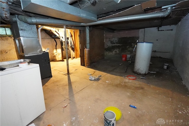 basement with washer / dryer and water heater