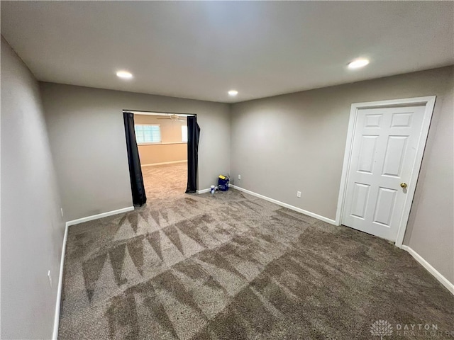 carpeted empty room featuring ceiling fan