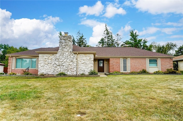 single story home with a front lawn