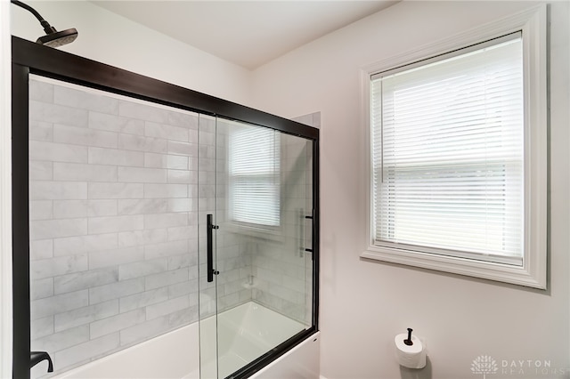 bathroom with enclosed tub / shower combo