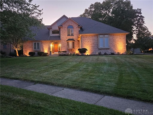 view of front facade featuring a yard