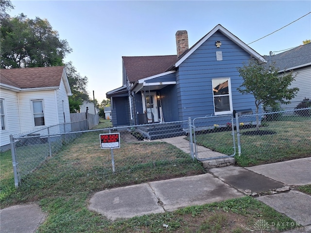 bungalow featuring a front yard