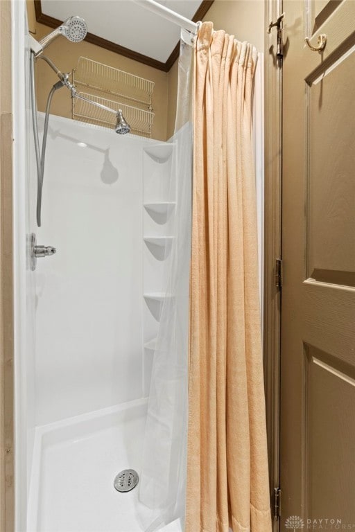 bathroom featuring a shower with curtain and crown molding