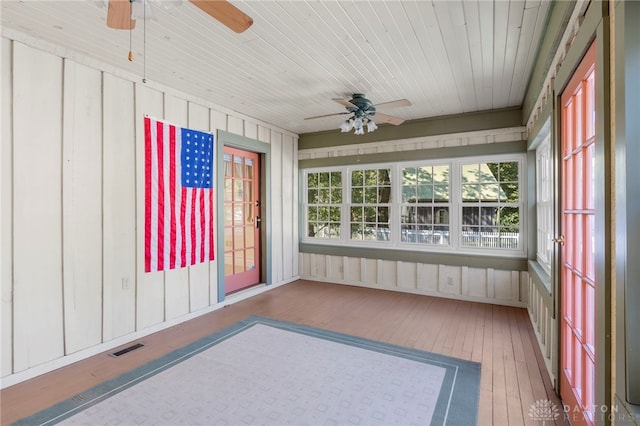 sunroom / solarium with ceiling fan