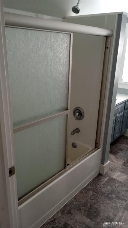 bathroom featuring enclosed tub / shower combo