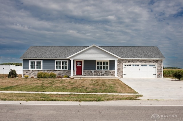 view of front of property featuring a front yard and a garage