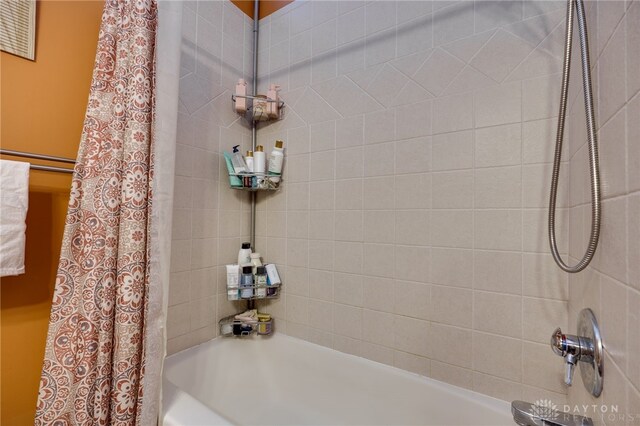 bathroom with shower / bath combo with shower curtain