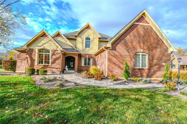 view of front of property with a front yard