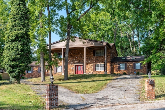 view of front of house with a front lawn