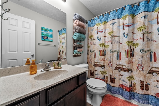 bathroom featuring a shower with curtain, a textured ceiling, vanity, and toilet