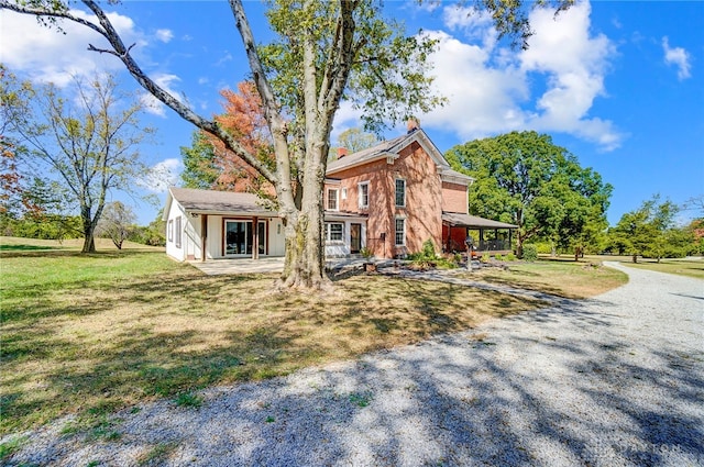 view of front of property with a front lawn