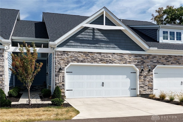 view of front facade featuring a garage