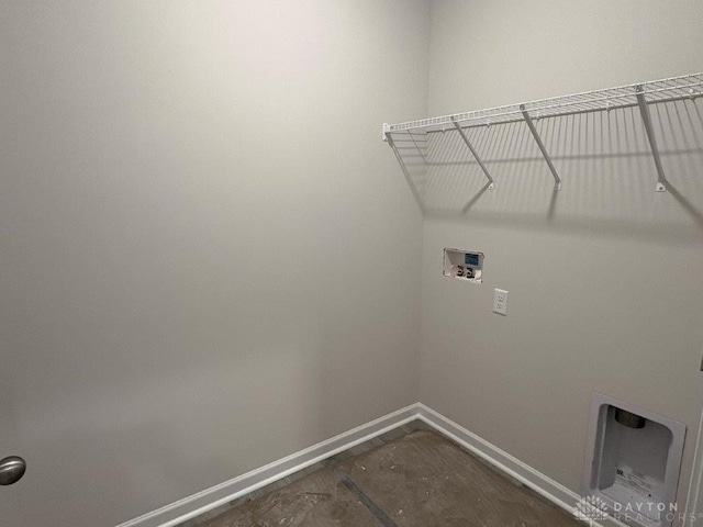 clothes washing area with washer hookup