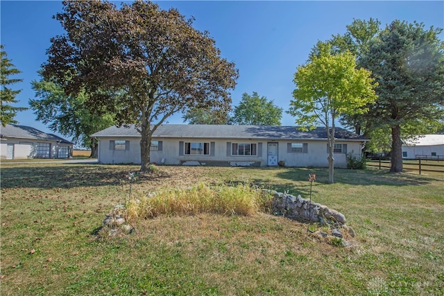 view of front of home featuring a front yard