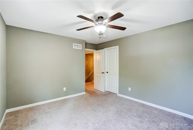 carpeted empty room featuring ceiling fan