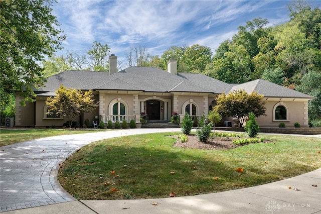 view of front of home with a front lawn