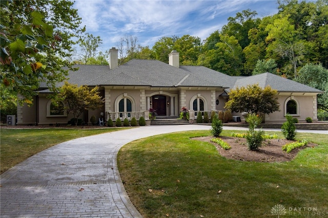 view of front of home with a front lawn