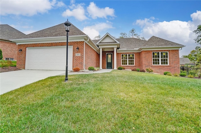 view of front of property featuring a front yard and a garage