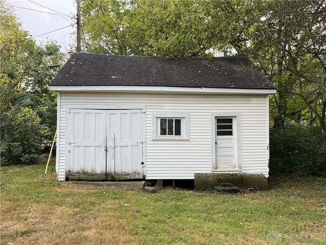 view of outbuilding with a yard