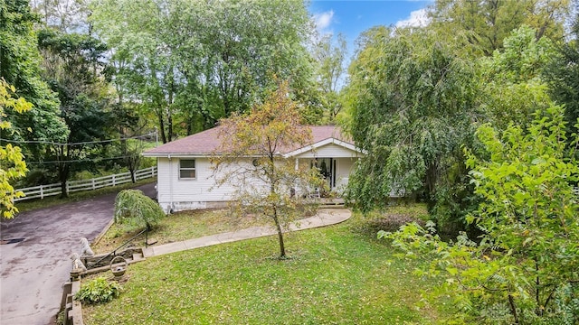 view of front of house with a front lawn