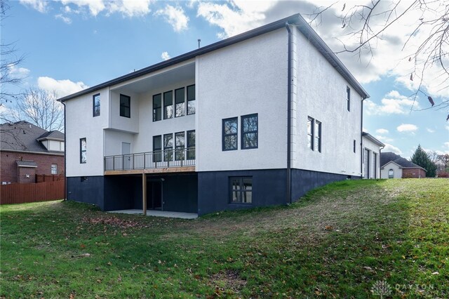 back of house featuring a yard