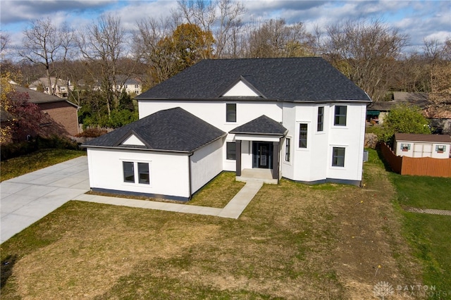 view of front of home featuring a front yard