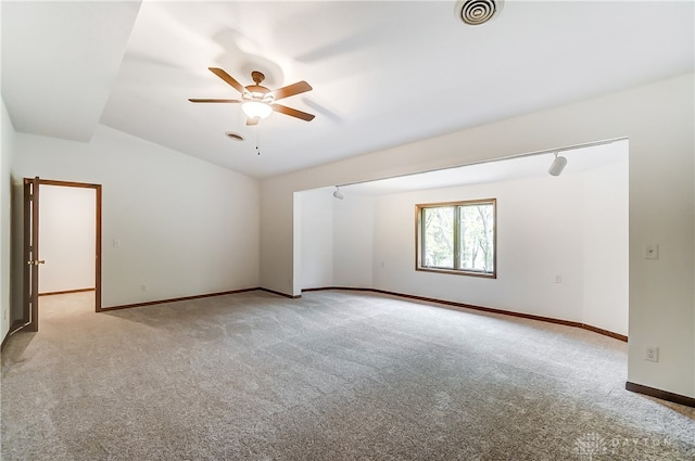 carpeted empty room featuring ceiling fan