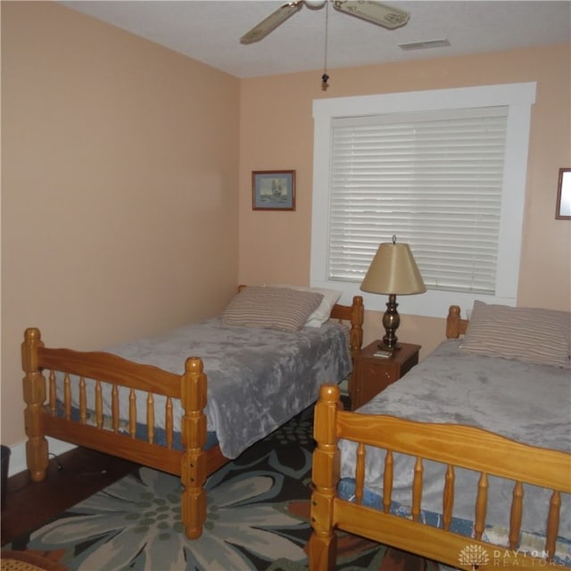 bedroom with ceiling fan