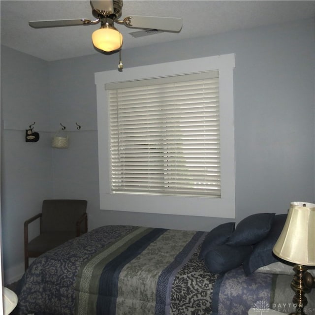 bedroom with ceiling fan