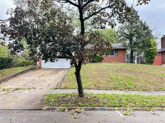 view of front of home with a front yard