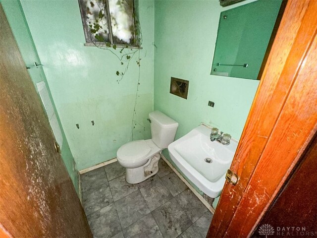 bathroom featuring toilet and sink