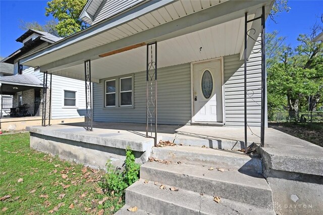 doorway to property with covered porch