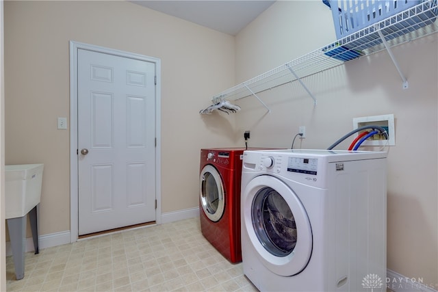 washroom featuring washing machine and clothes dryer