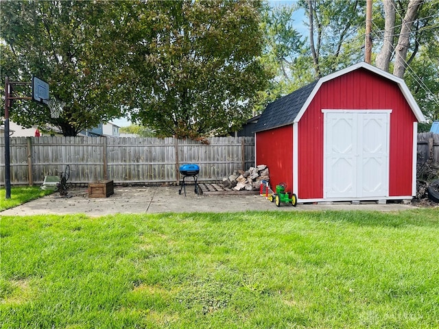 view of outdoor structure with a yard