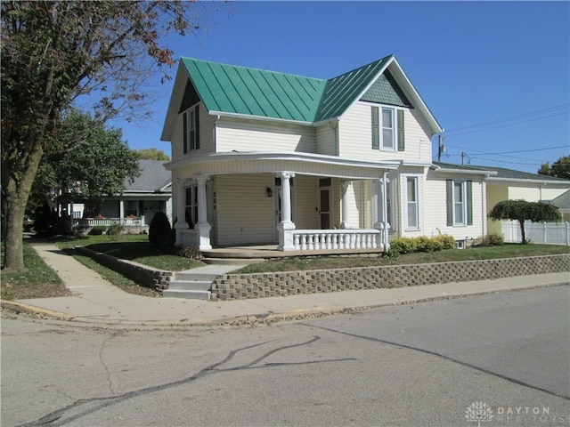 view of front of property featuring a porch