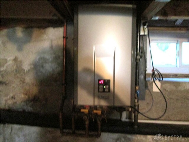 204 N Main St, Lewisburg, OH 45338 - detailed view of water heater