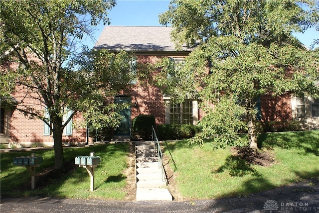 view of front of house with a front lawn