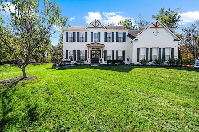 view of front facade featuring a front lawn