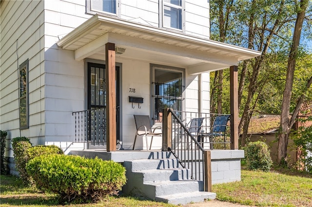 doorway to property with covered porch