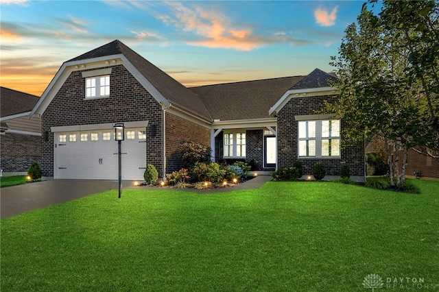 view of front facade with a lawn