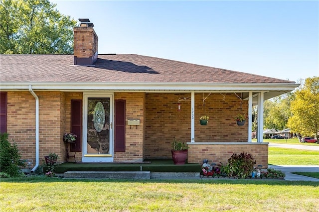 view of front of property with a front lawn