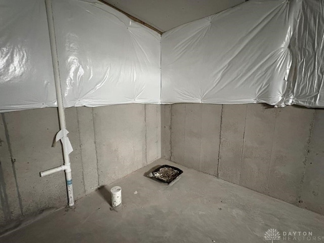 bathroom with concrete flooring