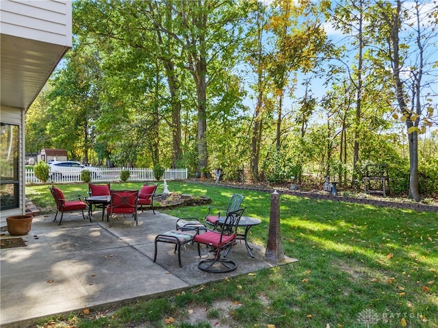 view of yard with a patio area