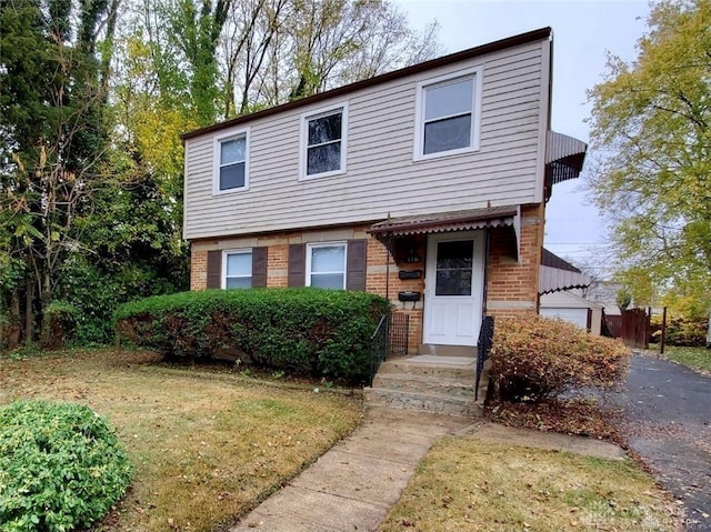 view of front of house with a front lawn