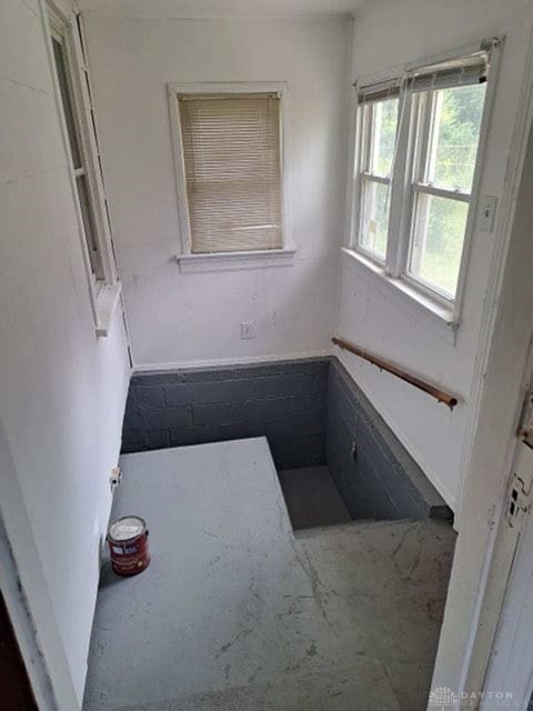 bathroom featuring tile walls