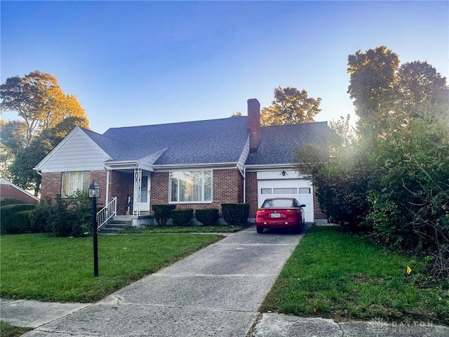 view of front facade featuring a front lawn and a garage