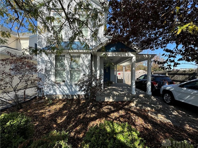 view of front of property featuring a porch