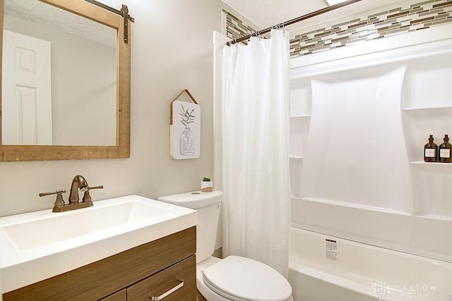 full bathroom featuring shower / bath combo with shower curtain, vanity, and toilet