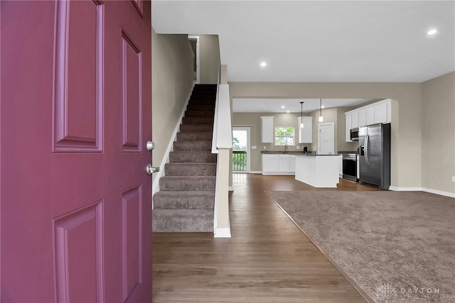 foyer entrance featuring sink and dark wood-type flooring